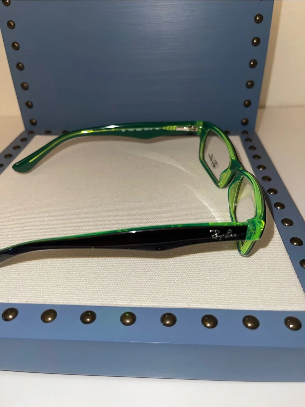 Ray-Ban model rb1530